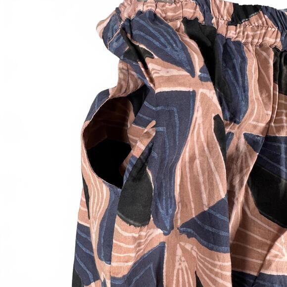 Abstract Patterned Women's Cropped Pants - Picture 8 of 9